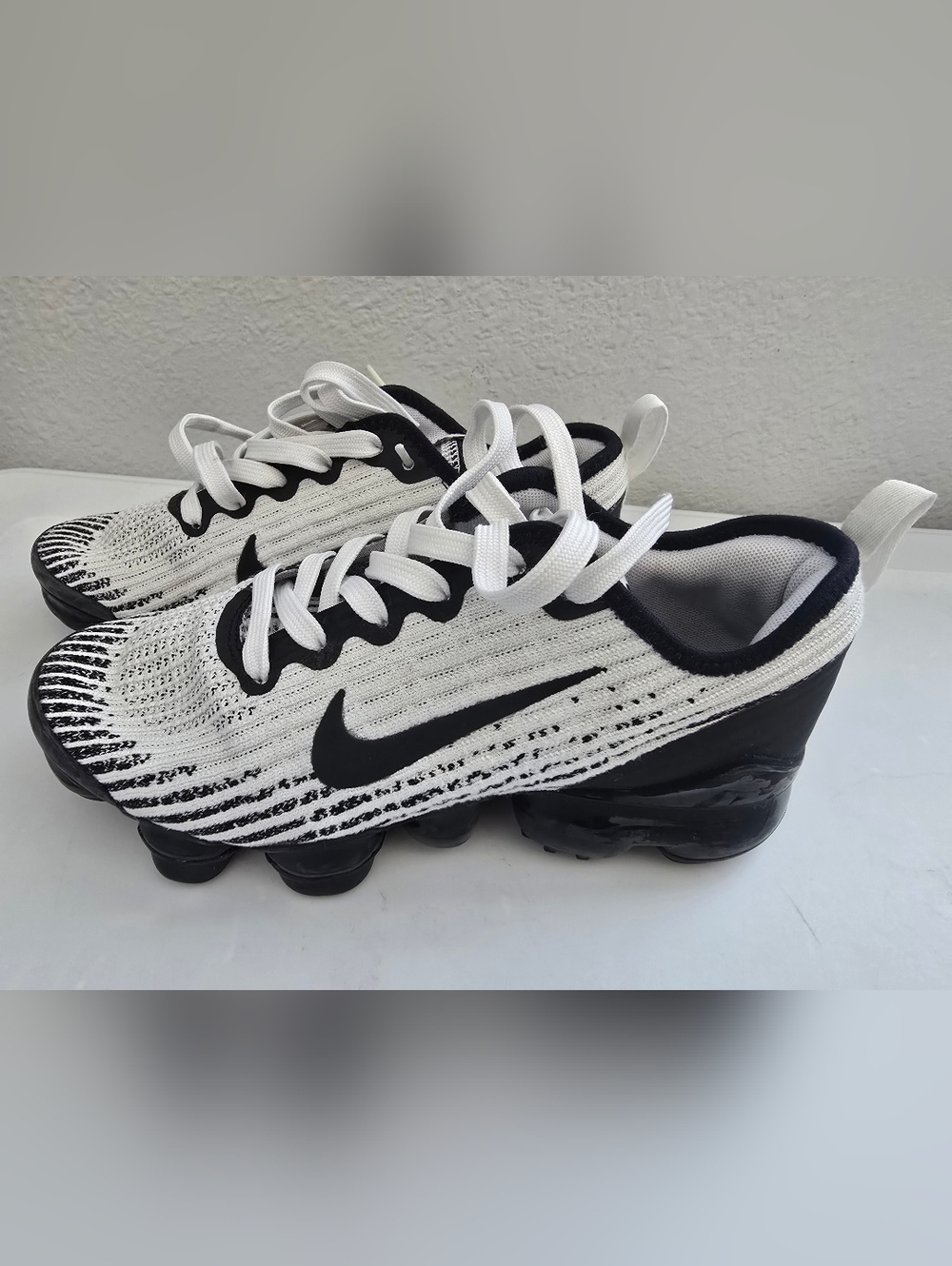 Nike Air VaporMax Flyknit 3 GS Black White Size 4Y - Picture 7 of 7